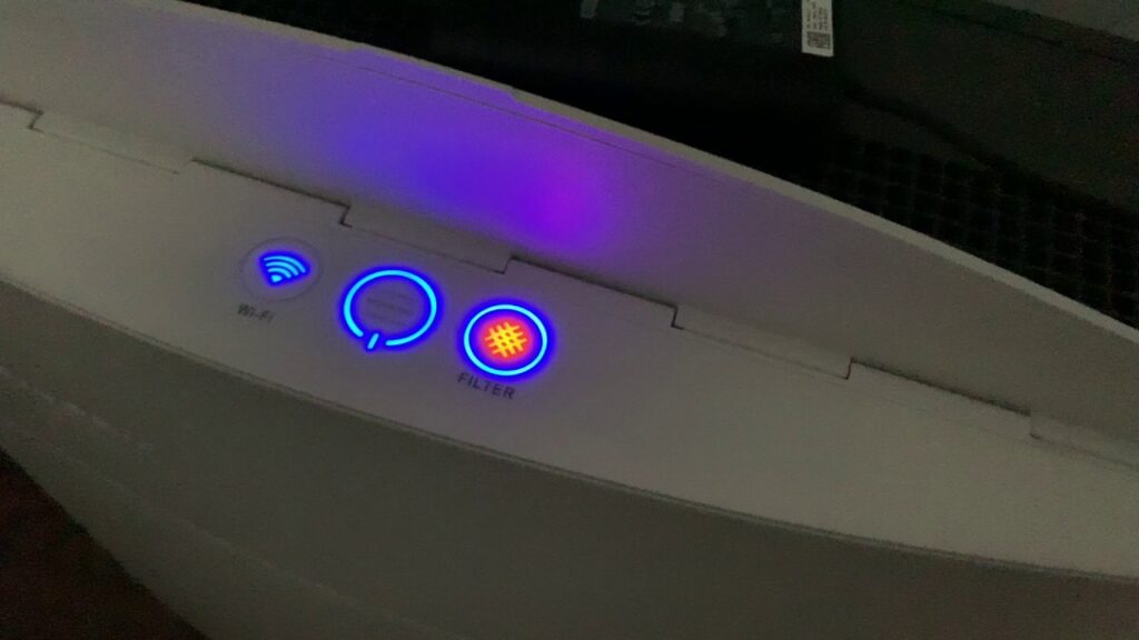 What does the filter light mean on Blueair?